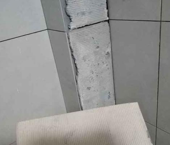 达川瓷砖空鼓维修公司分享下厨房瓷砖脱落的补救措施。